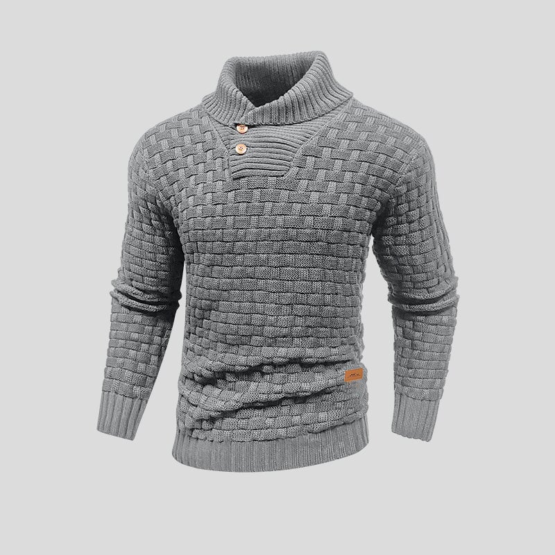 Primo piano del maglione uomo collo alto intrecciato, dettaglio trama calda e raffinata per l'inverno.