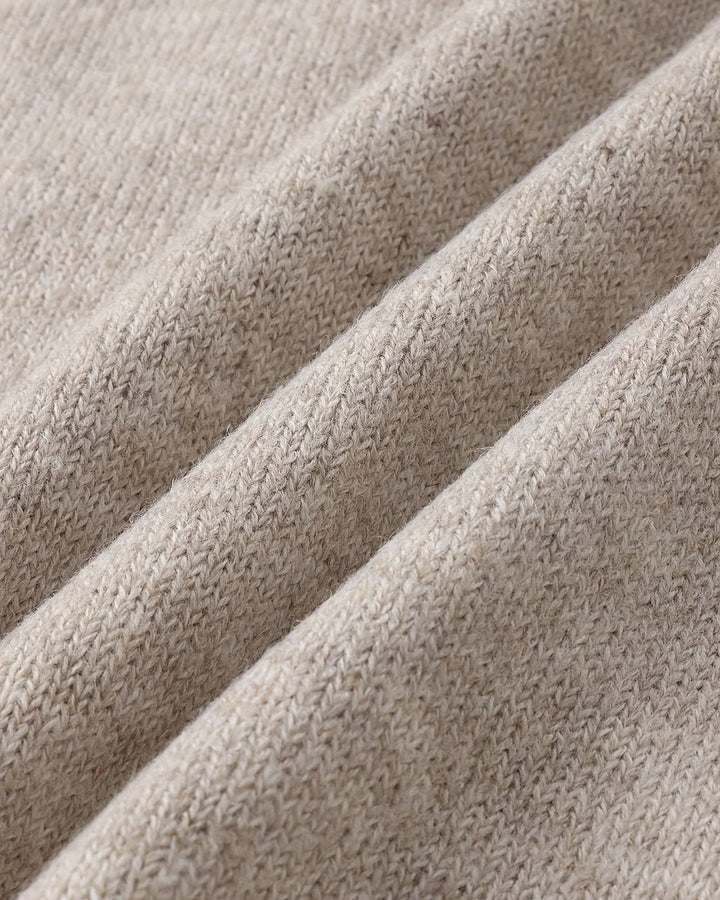 Maglione uomo versatile, ampio e caldo per l'autunno. Adatto a stili casual o eleganti.
