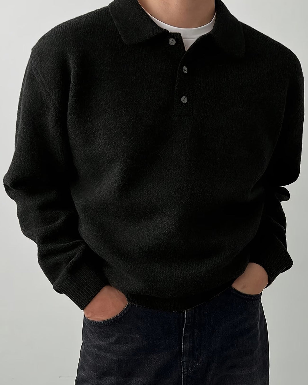 Maglione uomo moda autunnale, ampio e confortevole. Abbigliamento versatile per uno stile casual-elegante.