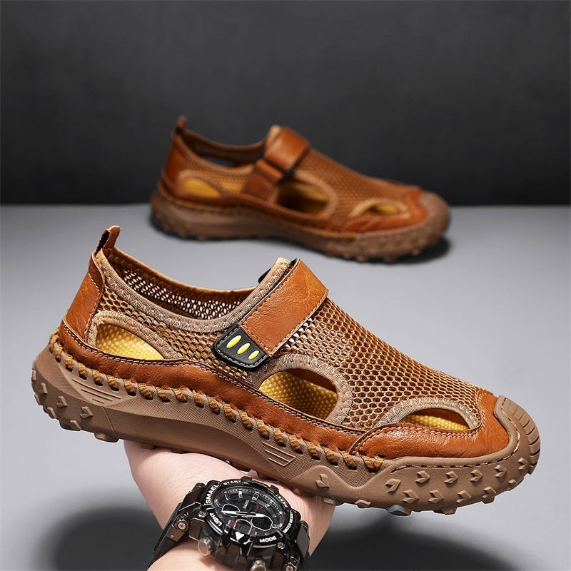 Eleganti sandali uomo slip-on a punta chiusa, perfetti per viaggio e tempo libero estivo.