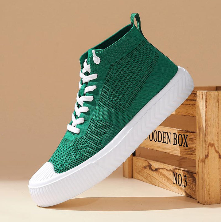Sneakers uomo traspiranti high-top, vista frontale. Design senza lacci e comfort ortopedico per ogni passo.