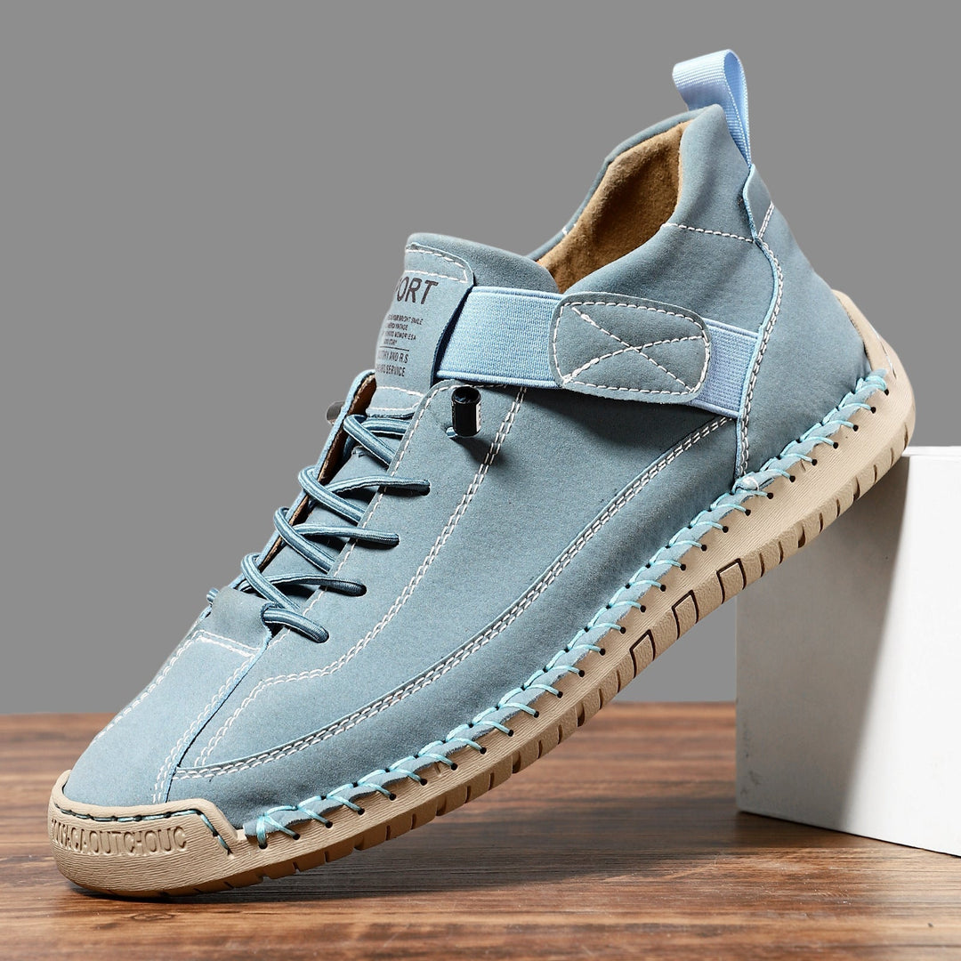 Comode sneakers donna slipon per passeggio, leggere e con un tocco unico di cuciture a vista.