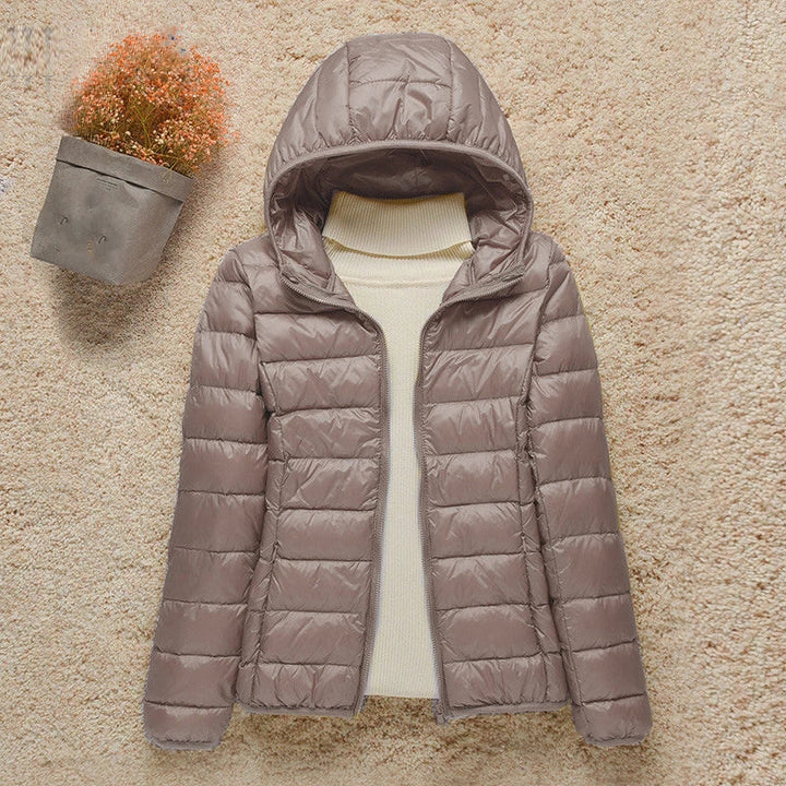 Tessuto trapuntato della giacca ultraleggera da donna, offre calore e un look contemporaneo.