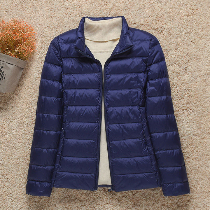 Giacca trapuntata ultraleggera da donna, vista posteriore, vestibilità slim fit e taglio moderno.