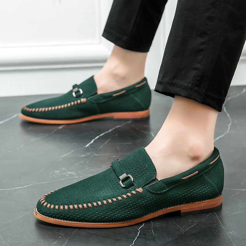 Mocassini uomo dal design moderno ed elegante. Scarpe traspiranti per comfort duraturo, disponibili in vari colori.
