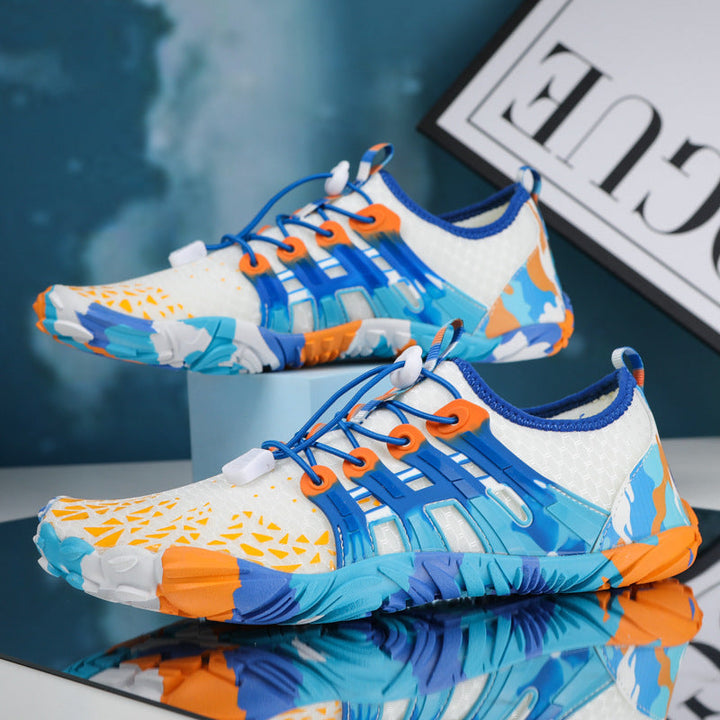 Scarpe da acqua uomo traspiranti, design minimalista per nuoto, spiaggia e attività outdoor.