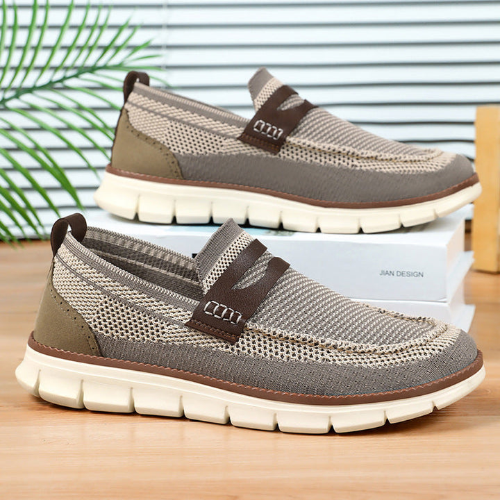 Scarpe mocassini uomo con suola di supporto per comfort quotidiano. Calzata facile, ideali per un look casual ed elegante.