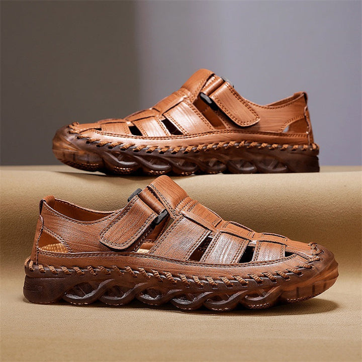 Sandali uomo per spiaggia e passeggio, dal design moderno e traspirante. Comfort estivo assicurato.