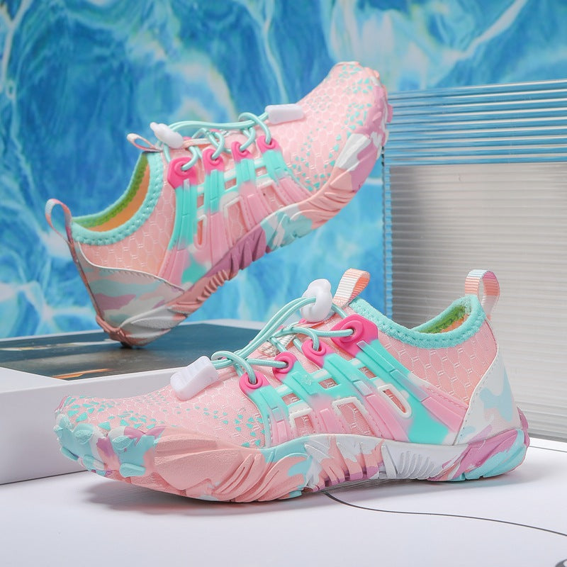 Dettaglio scarpe da acqua uomo leggere e confortevoli, suola flessibile per ogni terreno.