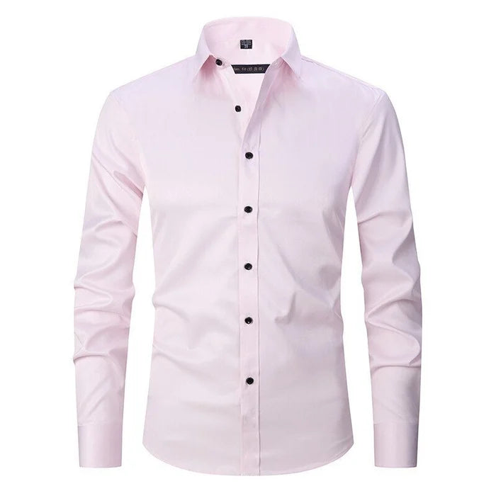 Modello indossa polo uomo maniche lunghe slim fit, evidenziando vestibilità perfetta e stile casual chic.