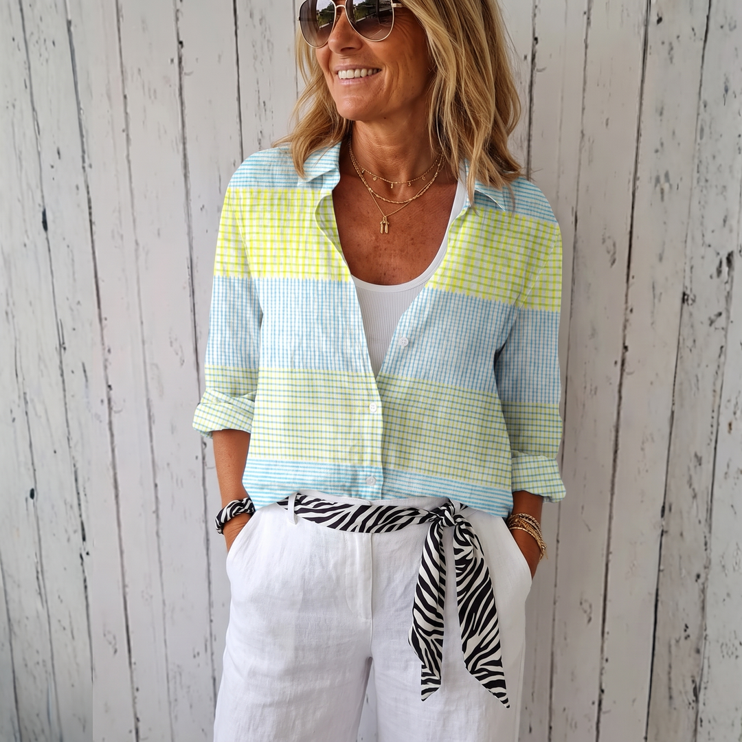 Camicia gialla a quadretti da donna con maniche lunghe. Design casual ed elegante, vestibilità ampia e comoda.