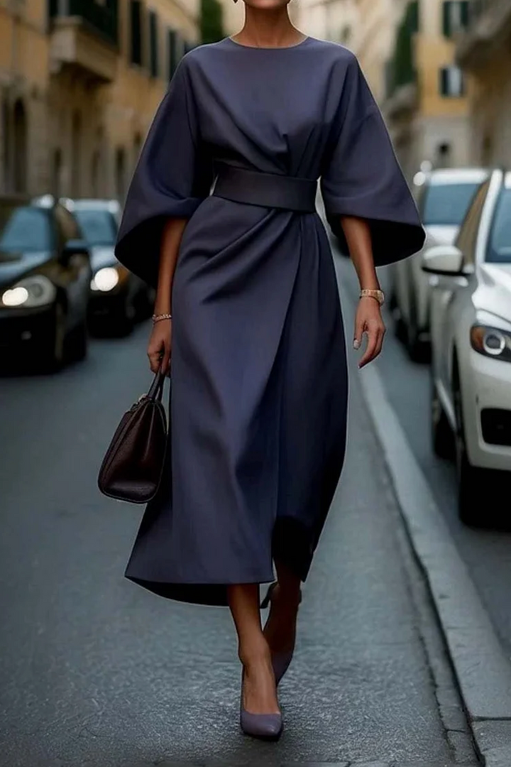 Vestito midi donna elegante drappeggiato a maniche lunghe, perfetto per look autunno inverno o ufficio.