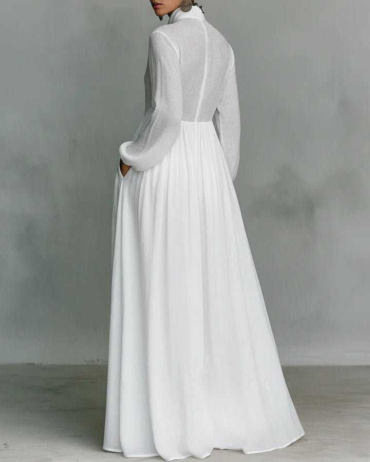 Abito estivo donna bianco a maniche lunghe, linea fluida e bottoni frontali, perfetto per moda primavera elegante.