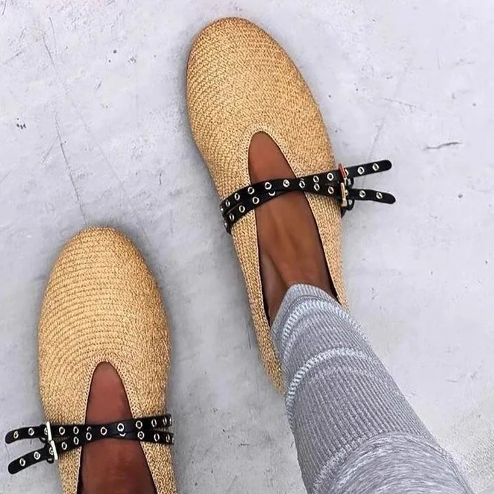 Eleganti ballerine Mary Jane da donna color khaki, con cinturino. Perfette scarpe basse casual per l'estate.