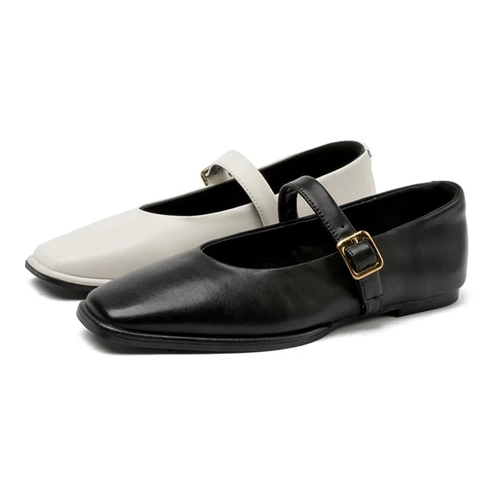 Moda donna: ballerine Mary Jane con cinturino, perfette per un look chic e confortevole.