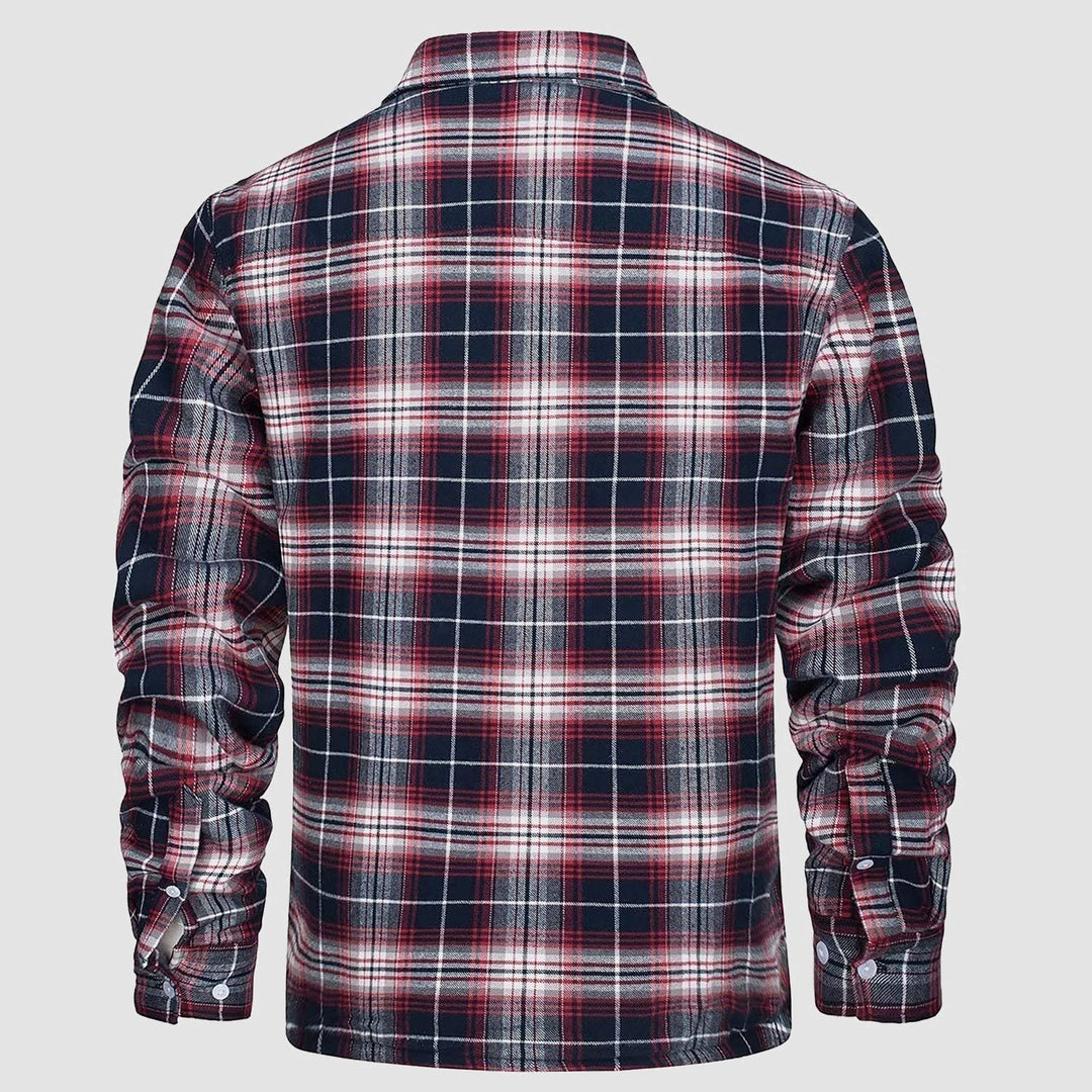 Uomo indossa giacca camicia casual a figura intera, con tasche, look autunnale completo e alla moda.
