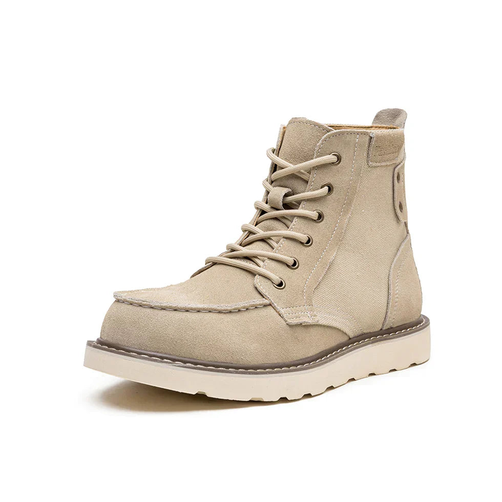 Calzature invernali uomo resistenti, stivali beige con punta moc e lacci per stile e comfort.