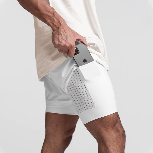 Shorts sportivi uomo con fodera elastica per massimo comfort in allenamento e attività estive.