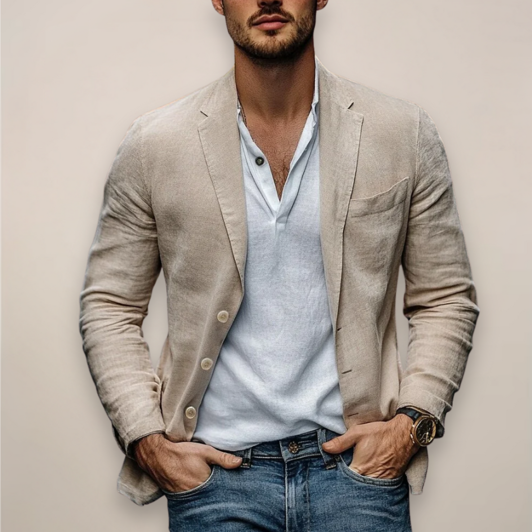 Completo uomo estivo casual chic: camicia zip e shorts coordinati, ideale per resort wear e look vacanza.
