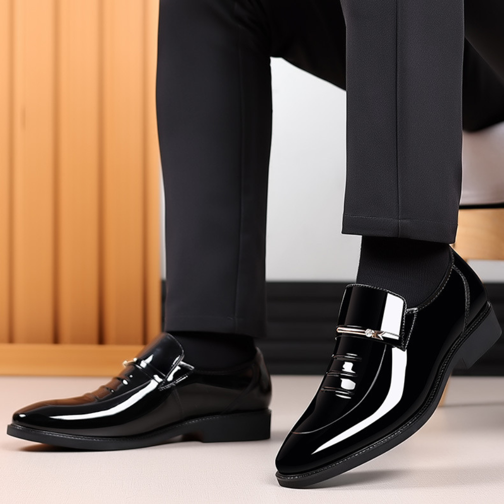 Mocassini uomo formali in effetto pelle con fibbia, scarpe slip-on per affari o eventi speciali.