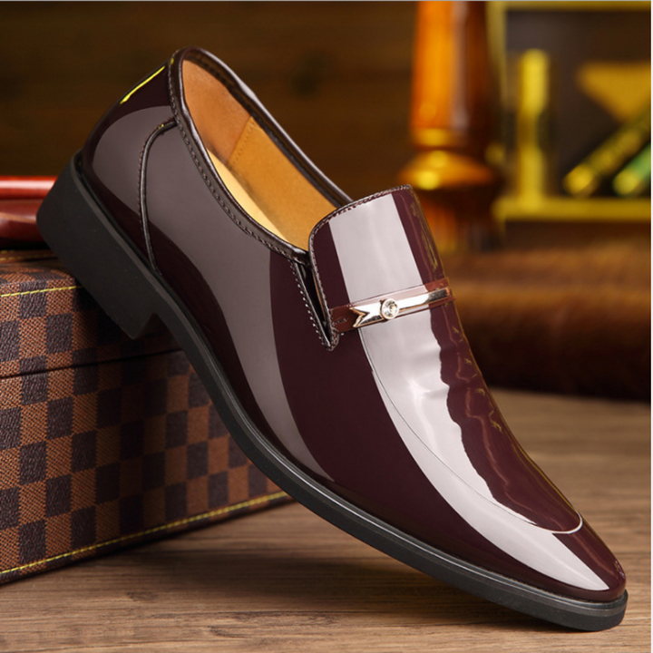 Mocassini classici uomo in effetto pelle, fibbia decorativa, scarpe slip-on eleganti e versatili.