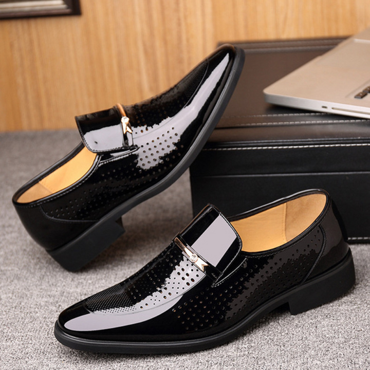 Scarpe uomo eleganti: mocassini effetto pelle con fibbia, ideali per ufficio e eventi professionali.
