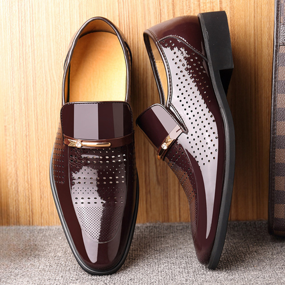Mocassini eleganti uomo, effetto pelle nera, fibbia lucida, scarpe formali e casual per ogni stile.