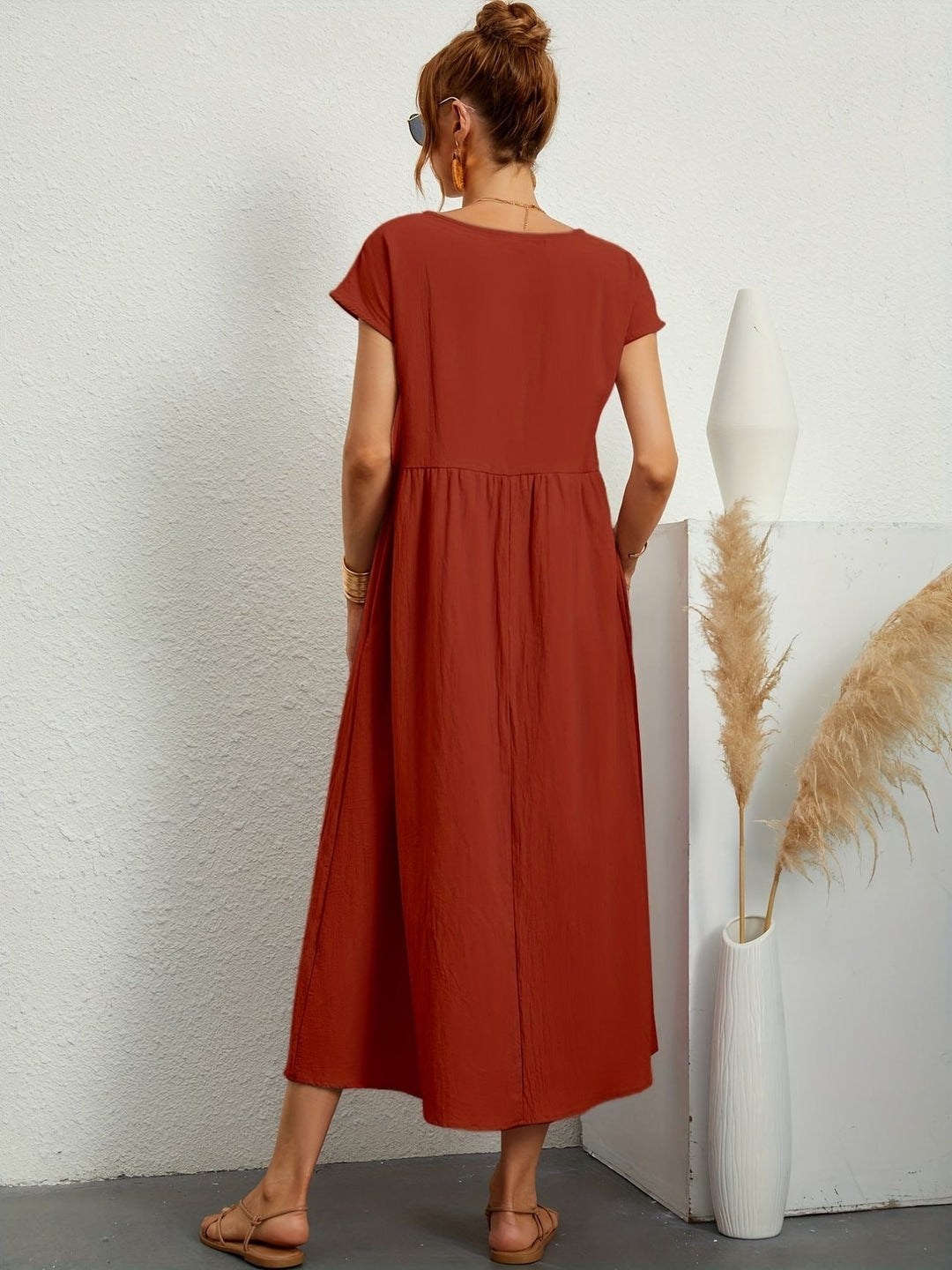 Abito midi casual elegante, un must-have per il guardaroba donna primavera estate.