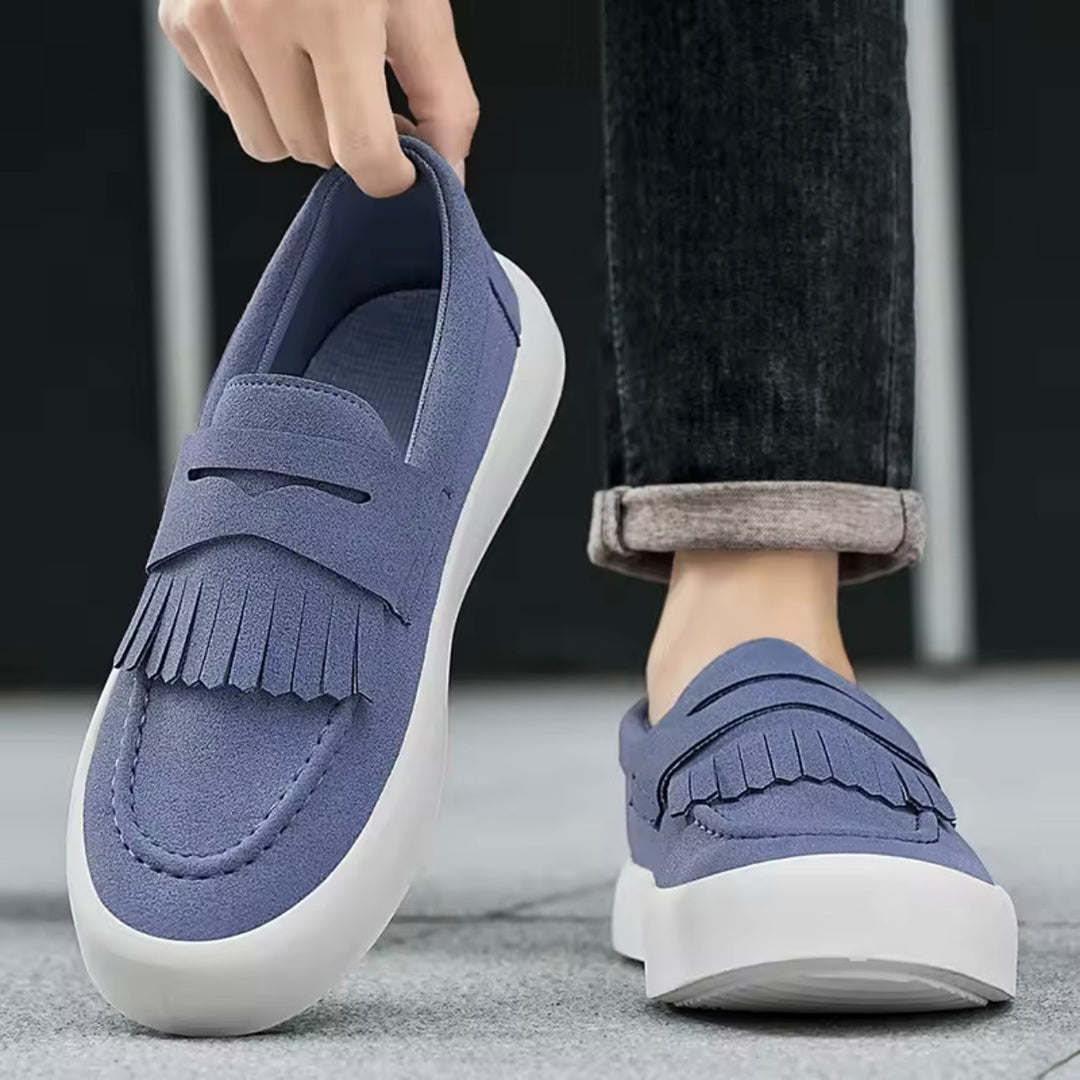 Mocassini slip-on da uomo con frange, calzature eleganti e confortevoli. Perfetti per un look primaverile.