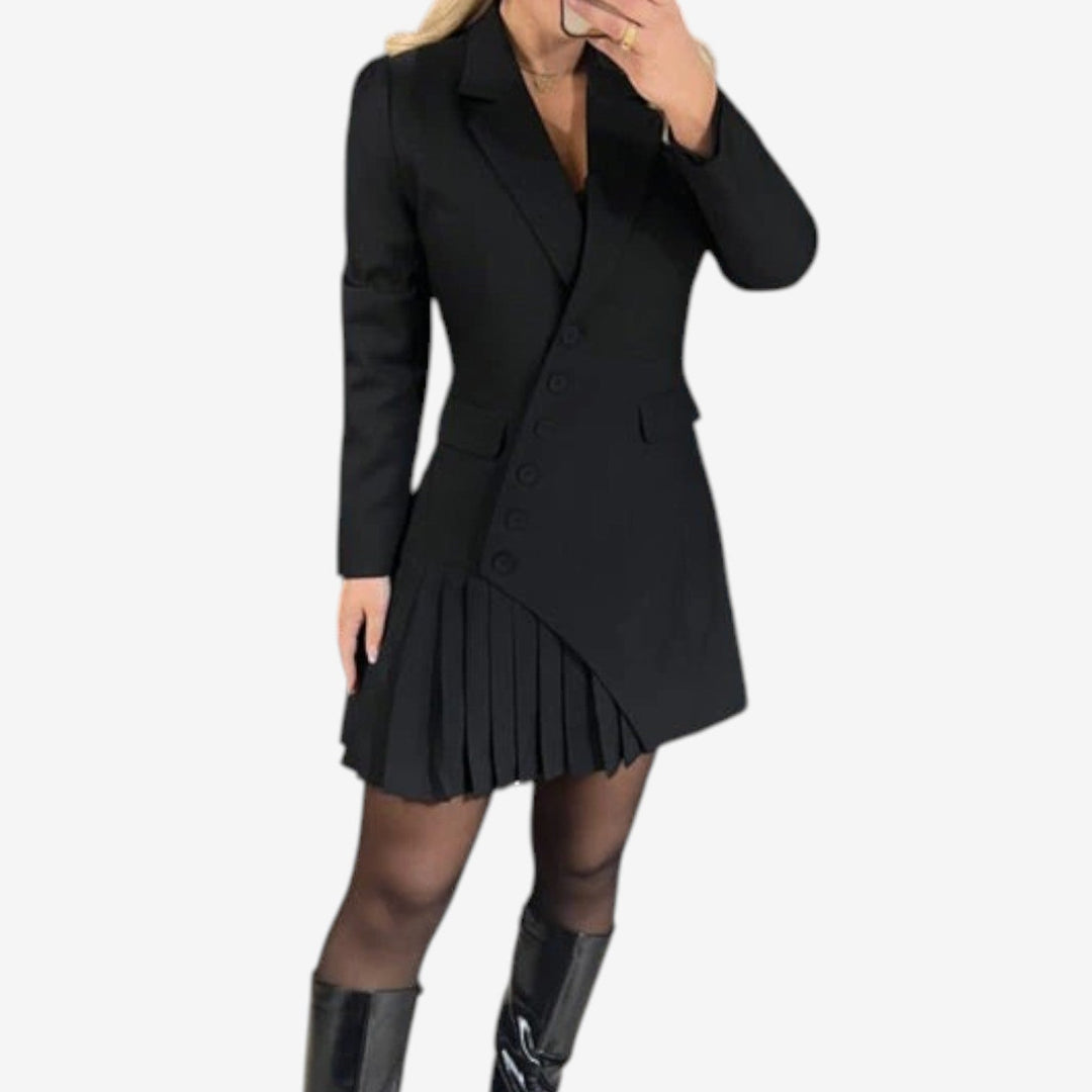 Mini abito donna sartoriale con top blazer doppiopetto e gonna plissé. Perfetto per ufficio, look elegante e chic.