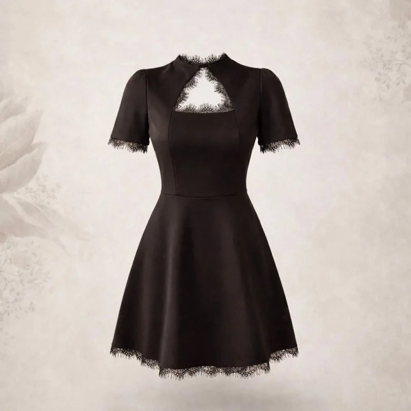 Miniabito donna aderente nero con raffinati cut-out, perfetto per serate eleganti e glamour.