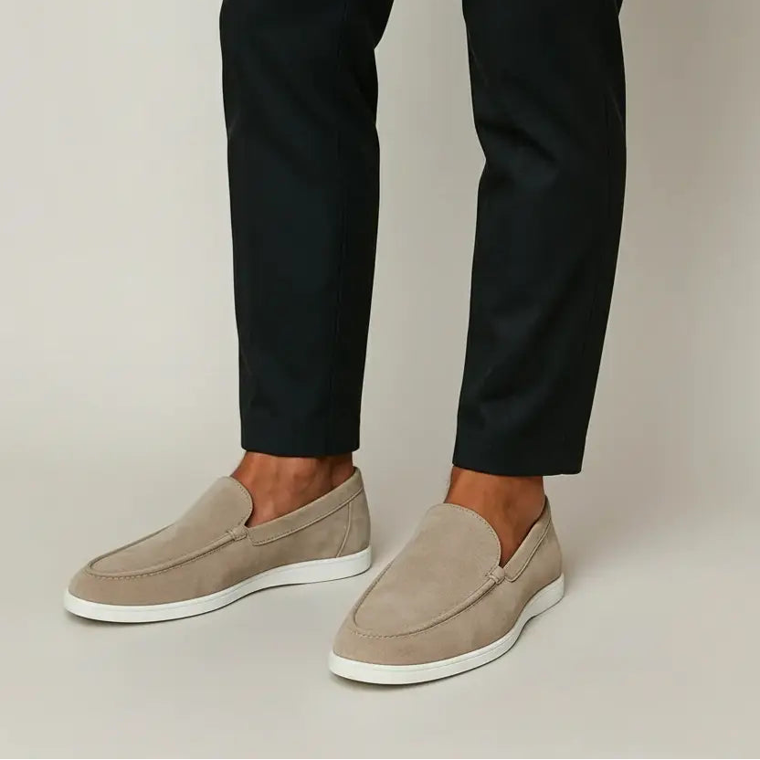 Mocassini uomo moderni slip-on, calzature comode per un look raffinato e contemporaneo.