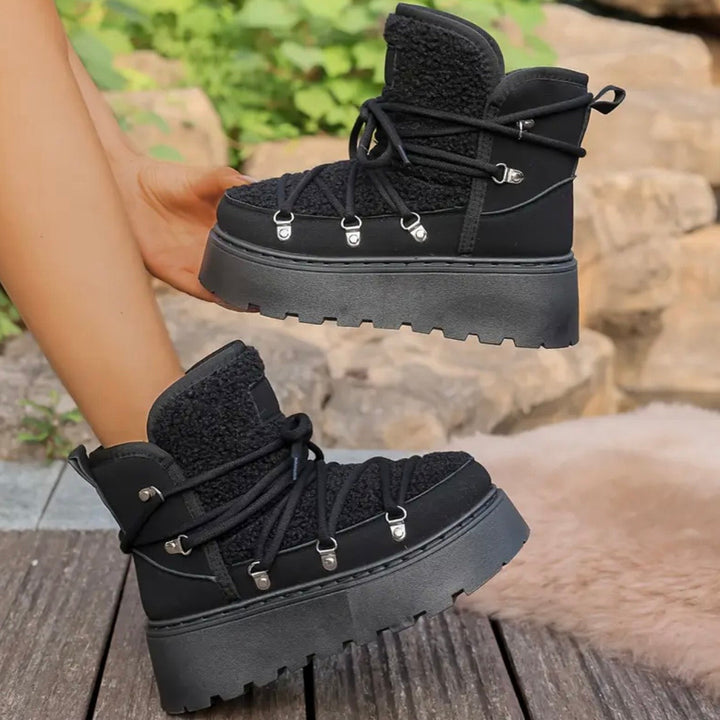 Stivali invernali idrorepellenti da donna, con robusto platform, protezione e stile in un unico modello.