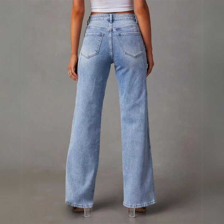 Moda donna: jeans ampi a vita alta, stile casual e comodo. Un capo essenziale per il tuo outfit.