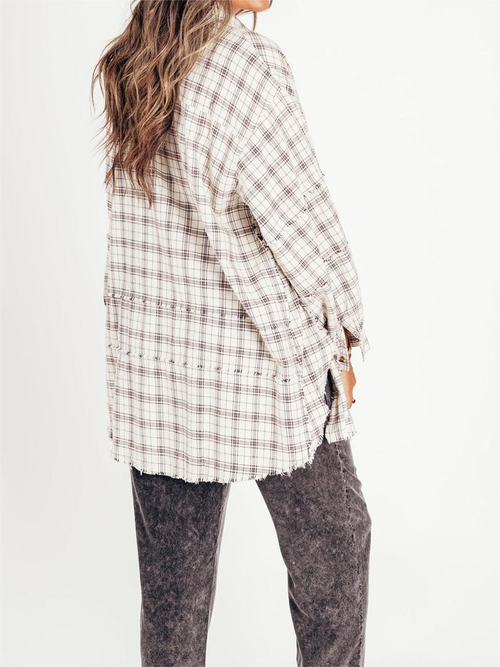Perfetta per ogni giorno: camicia lunga donna a quadri, oversize, con bottoni eleganti.