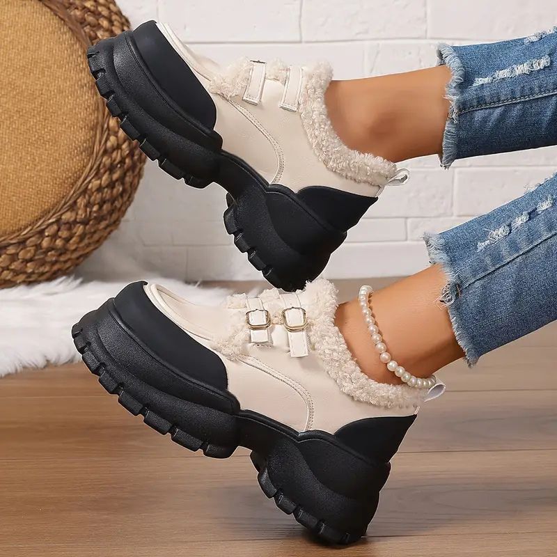 Scarpe invernali chunky da donna, design alla moda per outfit casual e comfort ogni giorno.