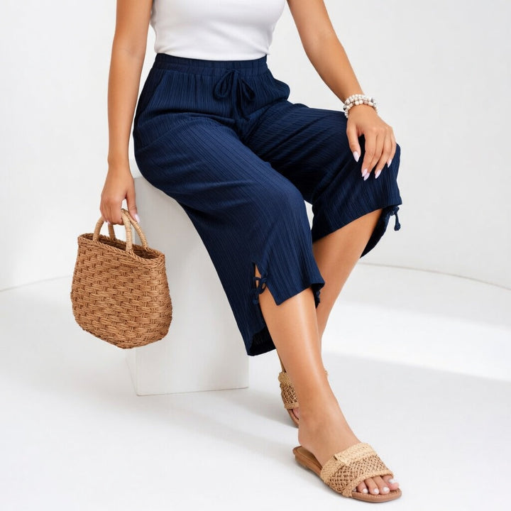Pantaloni da donna in tessuto leggero, fluidi ed eleganti. Perfetti per il comfort estivo e un look casual chic.