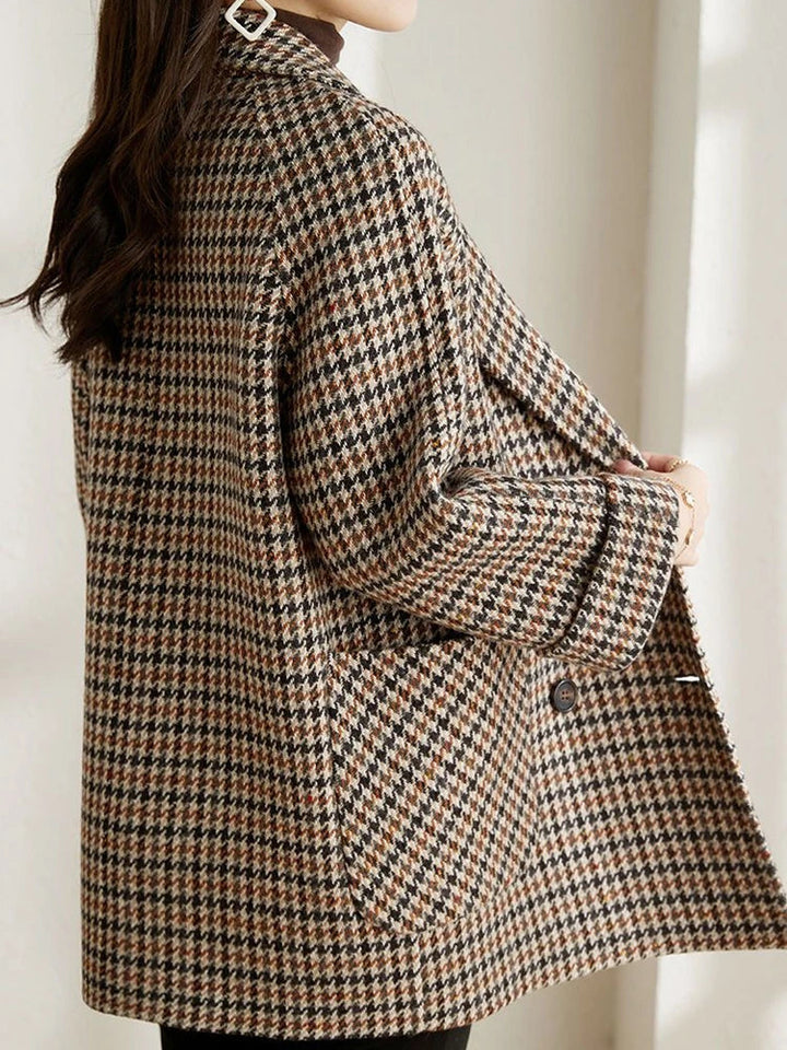 Cappotto donna oversize a quadri, lungo e caldo, un capo essenziale per l'inverno elegante e casual.