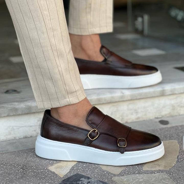 Mocassini slip-on da uomo neri con soletta ammortizzata, perfetti per comfort ed eleganza casual o formale.