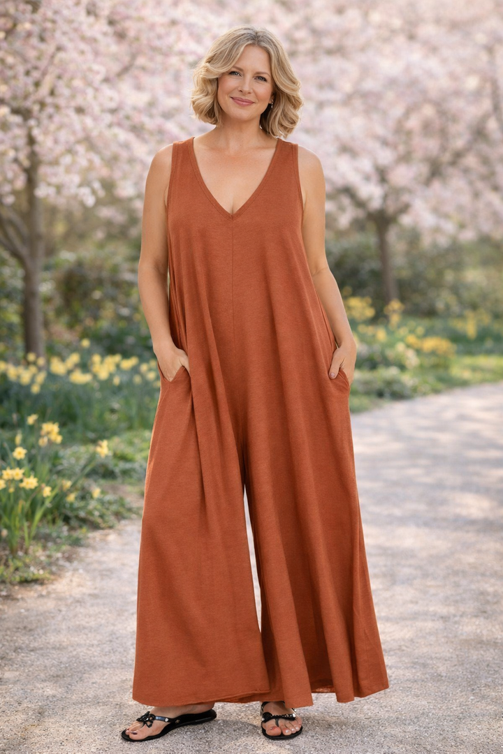 Tuta intera donna autunnale comoda, maniche lunghe e vestibilità ampia per look casual e versatili.