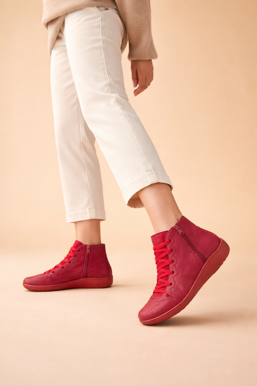 Dettaglio stivaletti ortopedici donna: chiusura zip laterale, supporto caviglia e interno imbottito per massimo comfort.