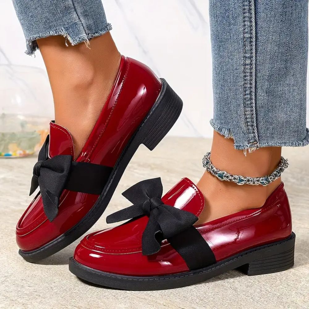 Scarpe da donna comode ed eleganti per tutti i giorni. Disponibili in nero, marrone, bianco, rosso. Versatili.