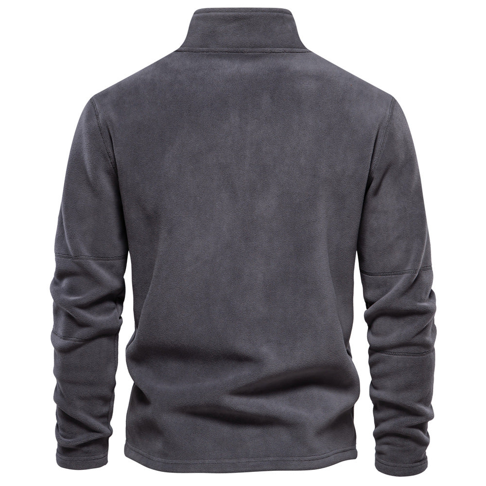 Maglione caldo e di tendenza per uomo, con mezza zip per un look invernale comodo e alla moda.