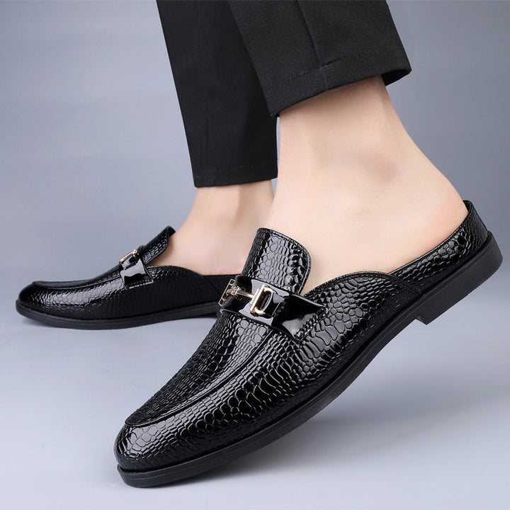 Pantofole uomo eleganti nere, mocassini slip-on con comfort superiore e tocco metallico, perfetti ogni giorno.