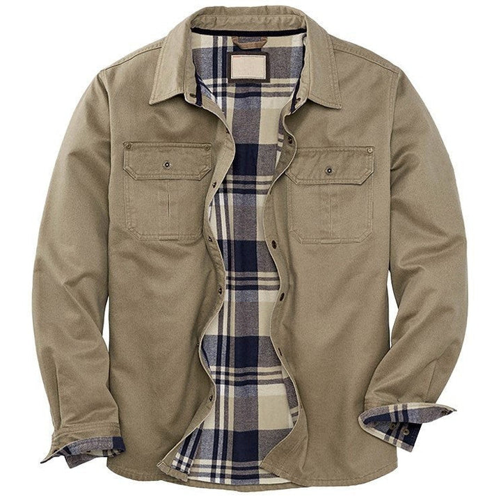 Giubbotto bomber uomo versatile, offre protezione quotidiana con un design classico e intramontabile.