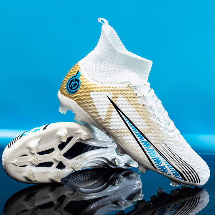 Scarpe calcio uomo alte AG, robuste e performanti, garantiscono controllo palla e stabilità in tutte le stagioni.