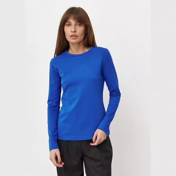 Moderna t-shirt donna a maniche lunghe, vestibilità comoda. Top girocollo casual elegante per look quotidiani.