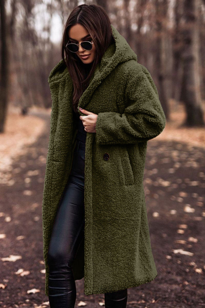 Cappotto donna lungo sofisticato, vestibilità comoda, un must-have per l'eleganza e il calore invernale.