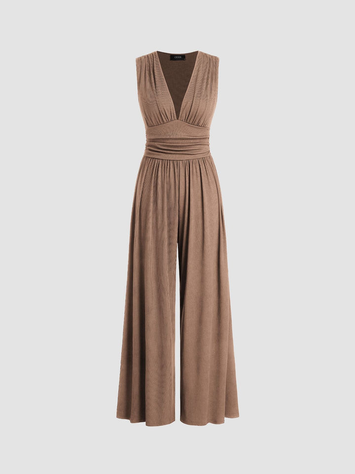Tuta donna chic senza maniche, lunga con gamba ampia. Stile estivo elegante per un look versatile e alla moda.