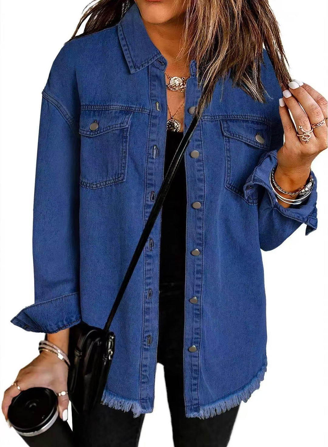 Moderna giacca jeans da donna, taglio classico e versatile per ogni outfit.